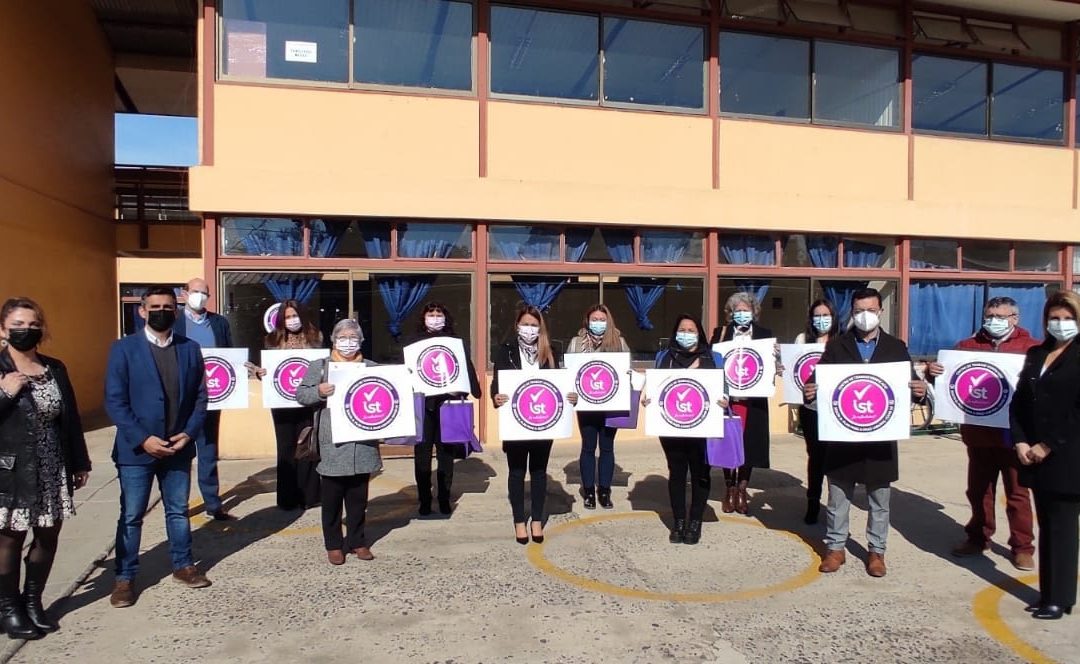 Entrega de «Sello Covid IST» a la totalidad de los establecimientos educacionales municipales en Casablanca